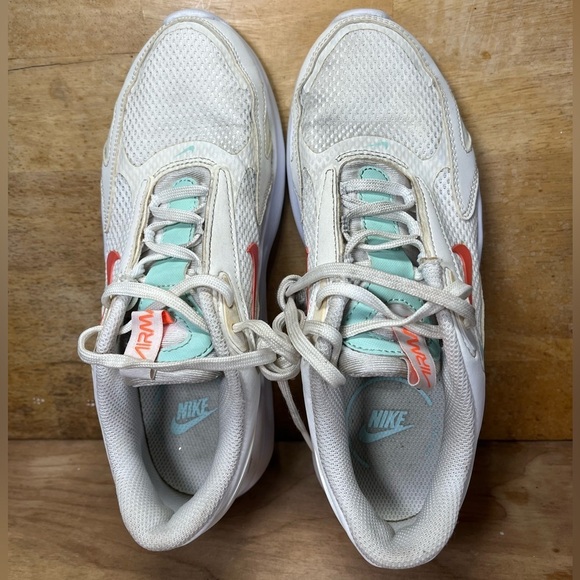 Nike Air Max Bolt Womens Size 7 Shoes Sneakers White Light Dew CU4152-104 - Picture 6 of 9